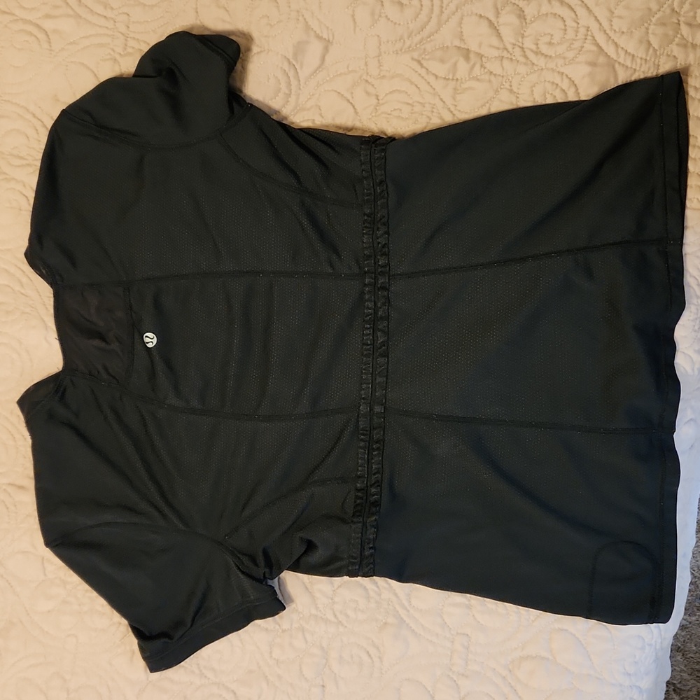 SOLD Lululemon scrub top